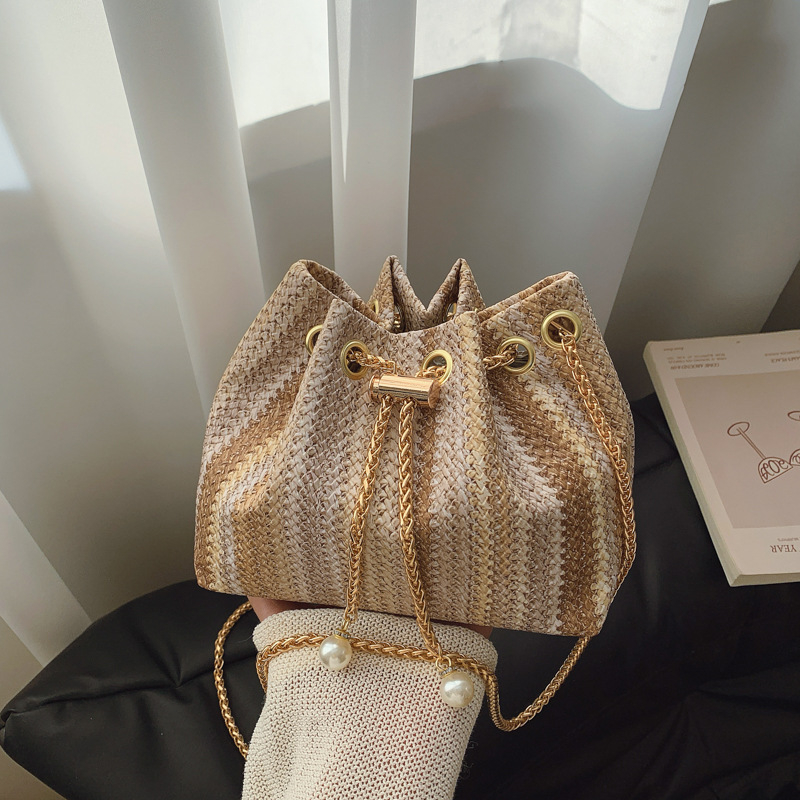 Ženska torba visoke kvalitete, proljeće 2026, svakodnevna crossbody torba s jednim remenom, elegantan i minimalistički dizajn, nišni dizajn
