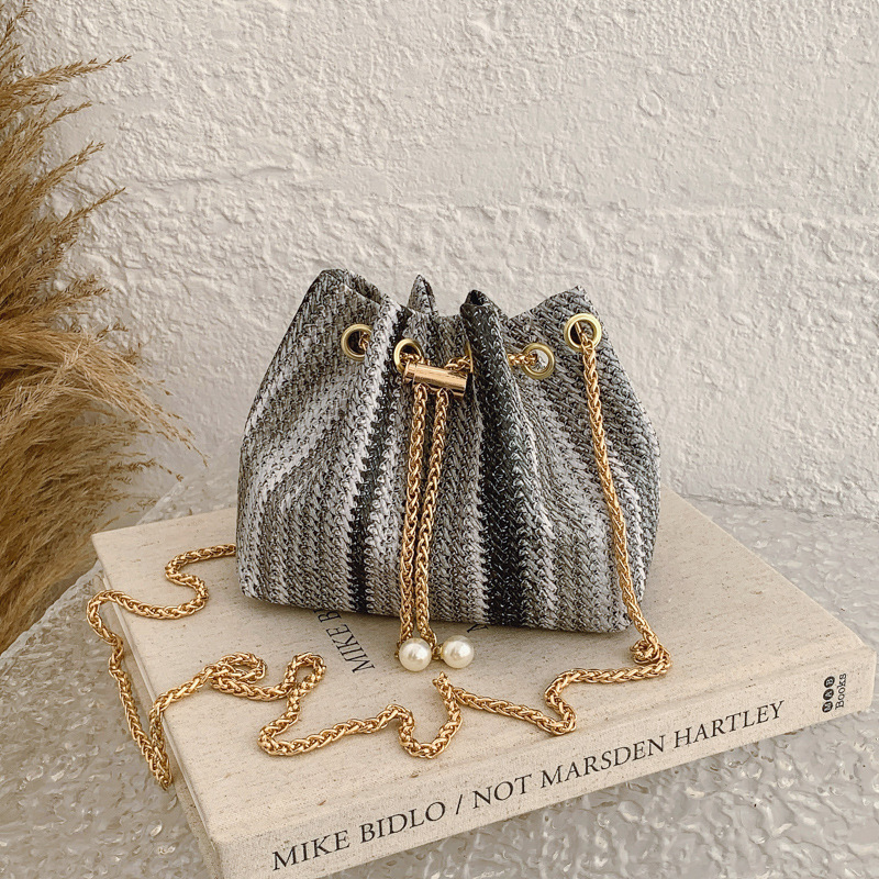 Ženska torba visoke kvalitete, proljeće 2026, svakodnevna crossbody torba s jednim remenom, elegantan i minimalistički dizajn, nišni dizajn