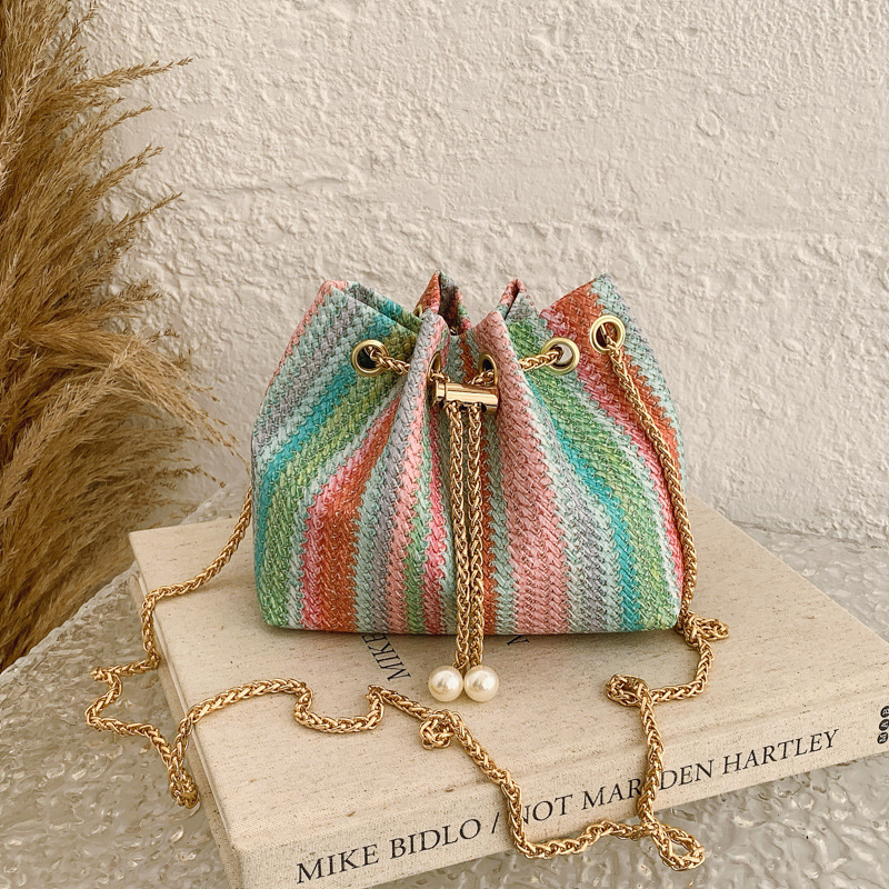 Ženska torba visoke kvalitete, proljeće 2026, svakodnevna crossbody torba s jednim remenom, elegantan i minimalistički dizajn, nišni dizajn