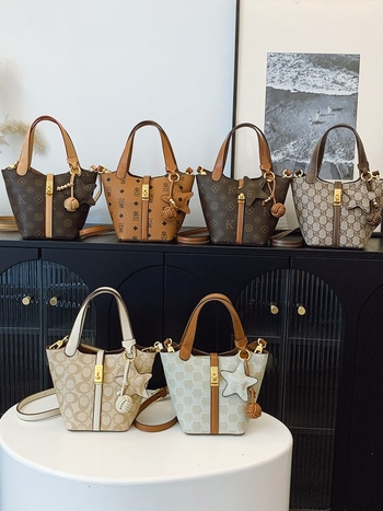 Gutico 2025 Ženska bucket bag s crossbody remenom, PVC, srednja veličina, podstava poliester