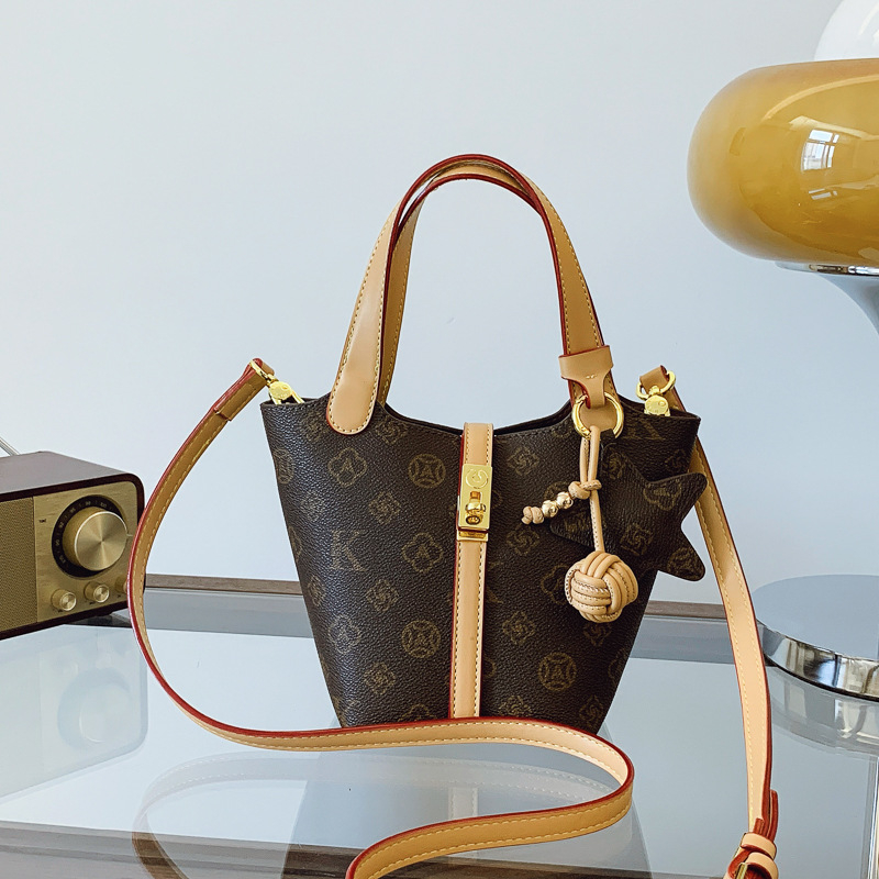 Gutico 2025 Ženska bucket bag s crossbody remenom, PVC, srednja veličina, podstava poliester