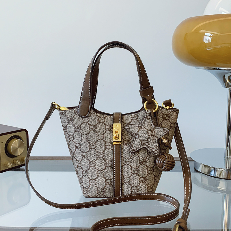 Gutico 2025 Ženska bucket bag s crossbody remenom, PVC, srednja veličina, podstava poliester