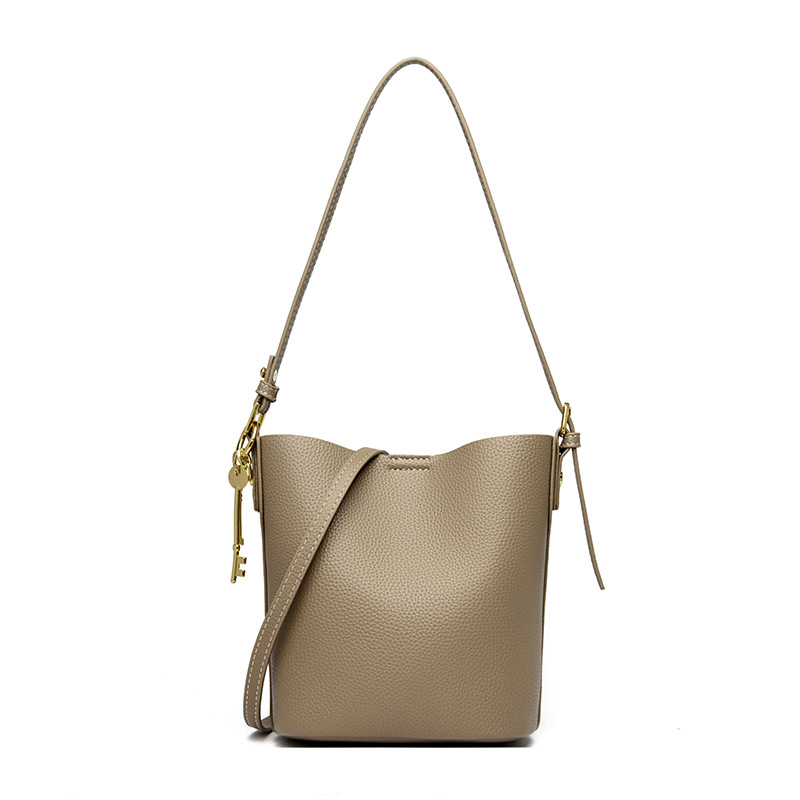 Ženska kožna bucket bag, urbani stil jednostavnosti, model 2025, prostrana dnevna torba s jednom naramenicom