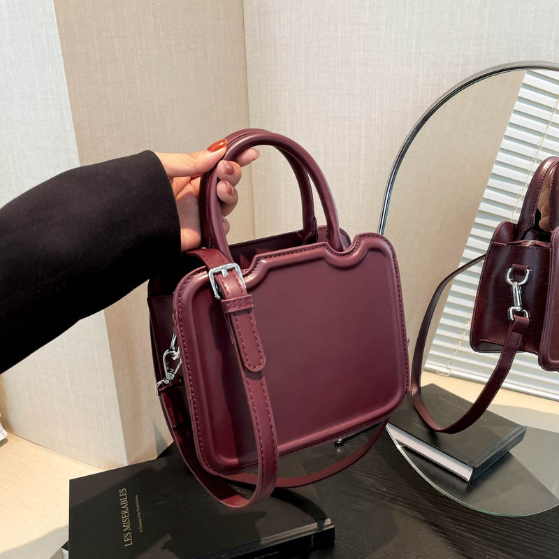 Helandner PU torba u obliku školjke, mala crossbody torba za dnevnu upotrebu, zima 2024, podstava poliester, zatvaranje zipom, jedan remen, retro kvadratni oblik