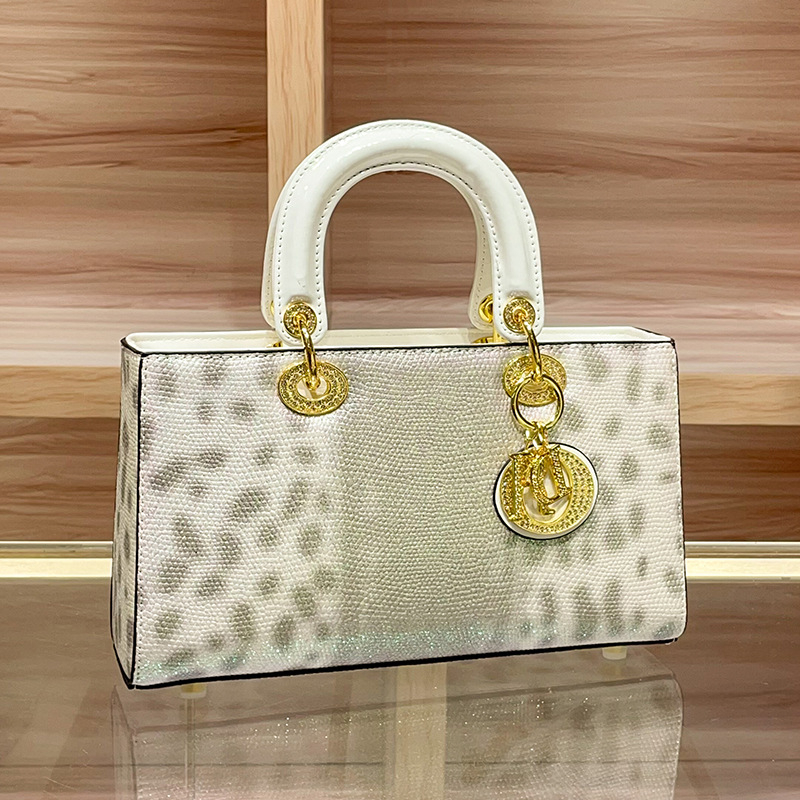 Ženska torba od prave kože, lagani luksuz, vodoravni oblik, Diana stil, uzorak guštera, crossbody/ramena, ljeto 2025