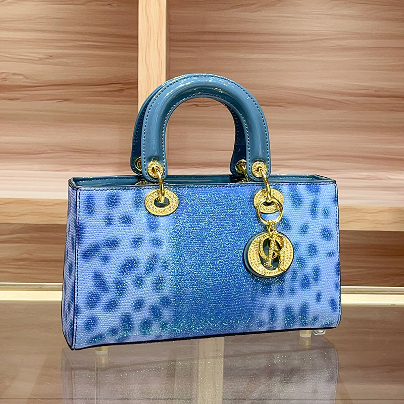 Ženska torba od prave kože, lagani luksuz, vodoravni oblik, Diana stil, uzorak guštera, crossbody/ramena, ljeto 2025