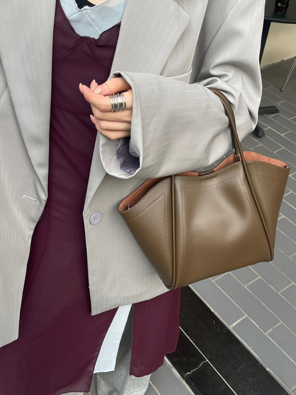 Ženska torba od prave kože s dizajnom krila, kolekcija 2025, velika kapaciteta, za rameno ili crossbody, za svakodnevnu uporabu