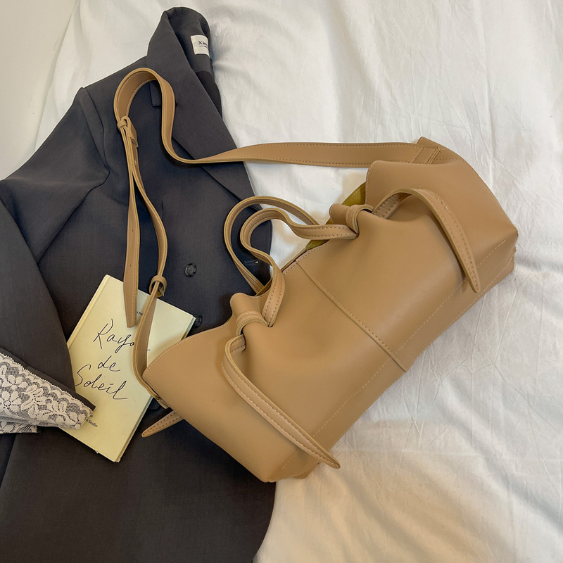 Ženska tote torba s plisiranim dizajnom, velika kapaciteta, moderan minimalistički stil za svakodnevnu upotrebu, s krilnim dizajnom