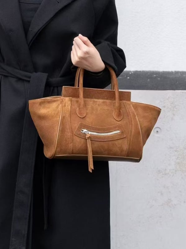 Modna ženska torba za jesen-zimu 2025, premium velur, torba s kapom i dizajnom krila, crossbody torba preko ramena