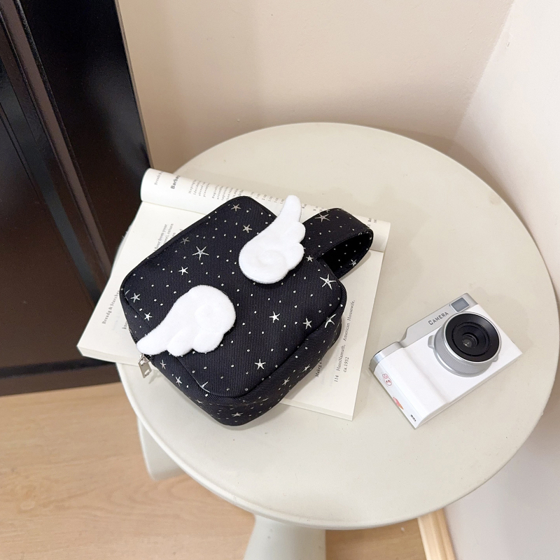 Mala četvrtasta nylon torbica s blistavim zvjezdama i anđelovim krilima; kompaktna torbica za skladištenje i šminku, torbica Instax/Polaroid i organizator za higijenske potrepštine.