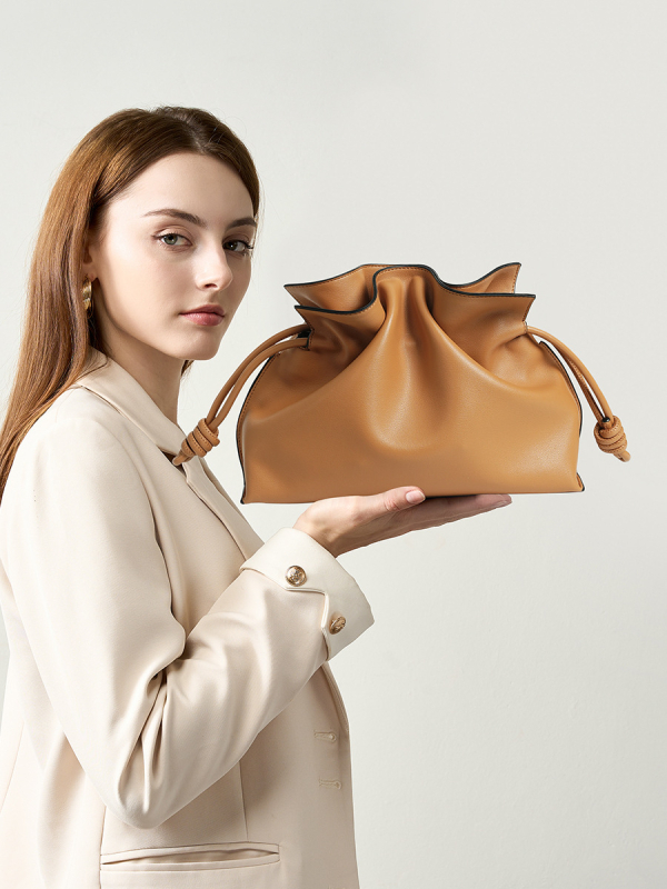 Torba s plisiranjem i vezicom, dizajn oblaka, ženska kožna torba za rame ili crossbody, svakodnevna upotreba