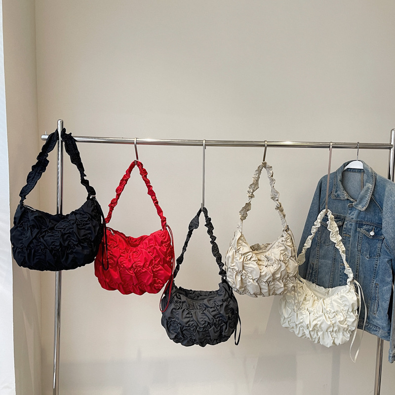 Ženska torbica preko ramena s plisiranim kariranim uzorkom i motivom oblaka, korejskog stila, ljeto 2025, svestrana crossbody torba