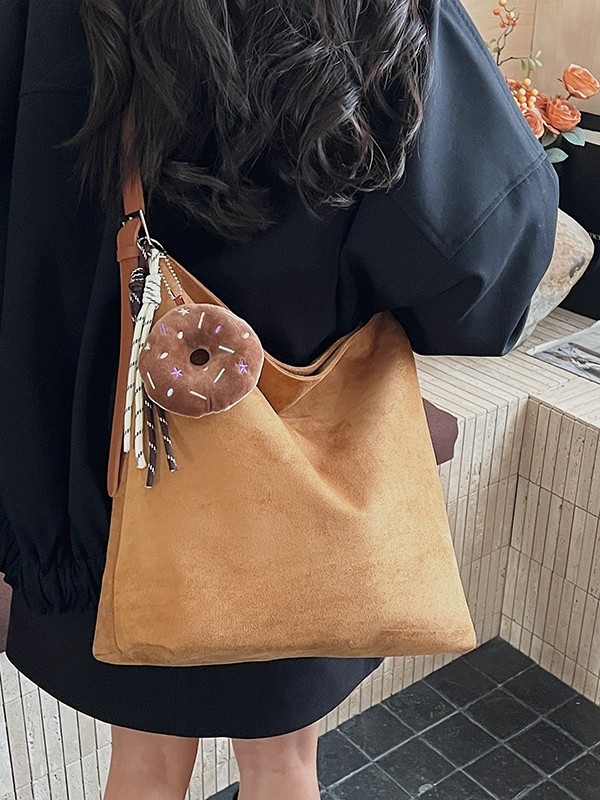 Moderna retro tote torba za žene, proljeće 2026, visoko kvalitetna tekstura, casual i svestrana za nošenje preko ramena