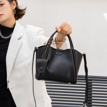Ženska kožna torba za nošenje preko ramena, crossbody, 2025 novi trend, svestrana za svakodnevnu upotrebu