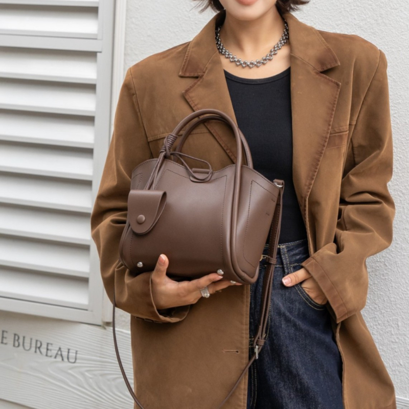 Ženska kožna torba za nošenje preko ramena, crossbody, 2025 novi trend, svestrana za svakodnevnu upotrebu