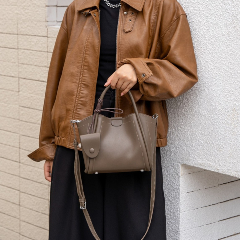 Ženska kožna torba za nošenje preko ramena, crossbody, 2025 novi trend, svestrana za svakodnevnu upotrebu