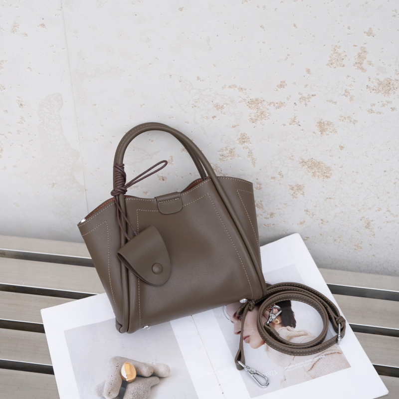 Ženska kožna torba za nošenje preko ramena, crossbody, 2025 novi trend, svestrana za svakodnevnu upotrebu