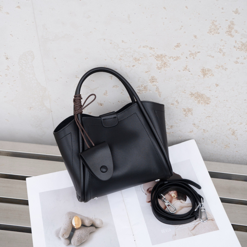 Ženska kožna torba za nošenje preko ramena, crossbody, 2025 novi trend, svestrana za svakodnevnu upotrebu