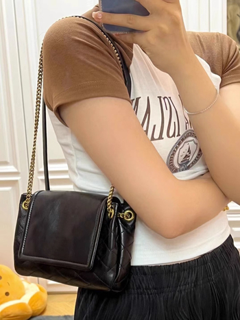 Nolita mini torbica od kože ovčje, kvadratnog oblika, quiltirana, s lančanom naramenicom za crossbody/messenger stil