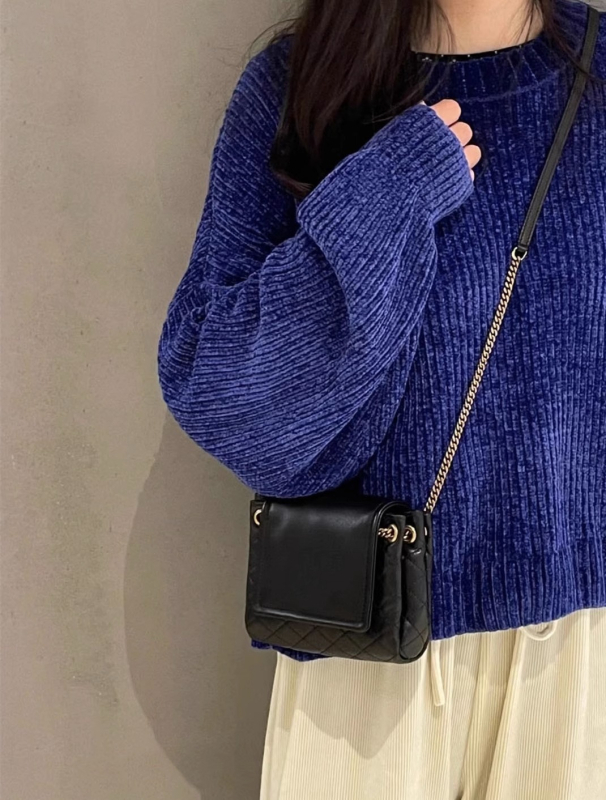 Nolita mini torbica od kože ovčje, kvadratnog oblika, quiltirana, s lančanom naramenicom za crossbody/messenger stil