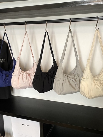 Modna torba s dizajnom oblaka, velika kapacitet, torba za rame i crossbody, lagana, plisirana, za žene, 2025 nišni dizajn