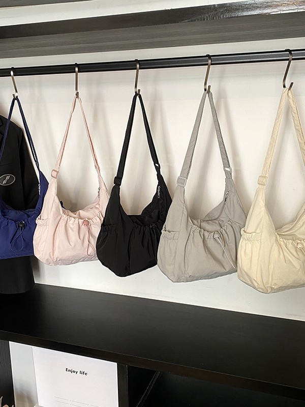 Modna torba s dizajnom oblaka, velika kapacitet, torba za rame i crossbody, lagana, plisirana, za žene, 2025 nišni dizajn