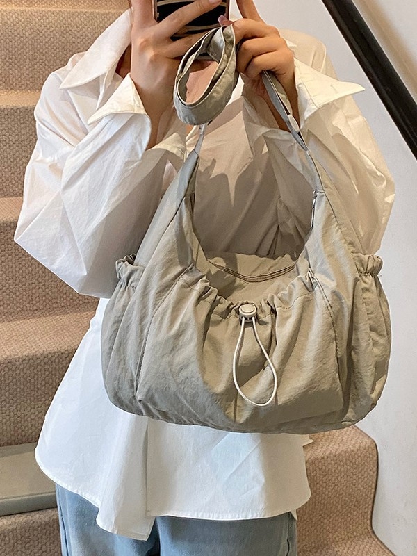 Modna torba s dizajnom oblaka, velika kapacitet, torba za rame i crossbody, lagana, plisirana, za žene, 2025 nišni dizajn