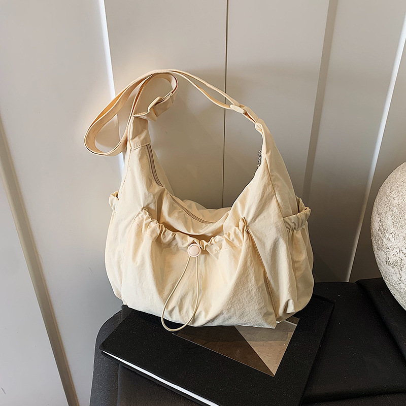 Modna torba s dizajnom oblaka, velika kapacitet, torba za rame i crossbody, lagana, plisirana, za žene, 2025 nišni dizajn