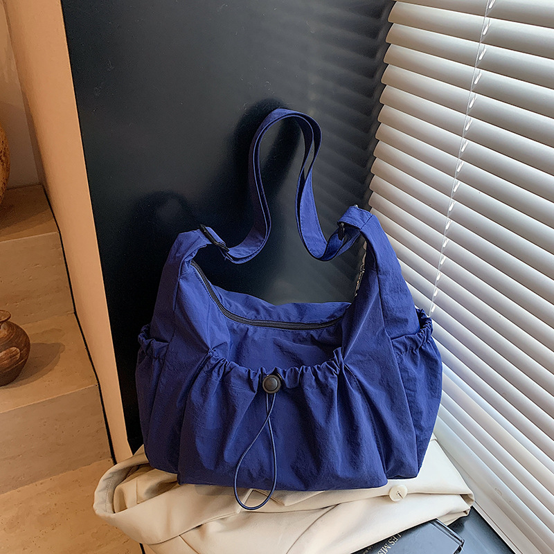 Modna torba s dizajnom oblaka, velika kapacitet, torba za rame i crossbody, lagana, plisirana, za žene, 2025 nišni dizajn