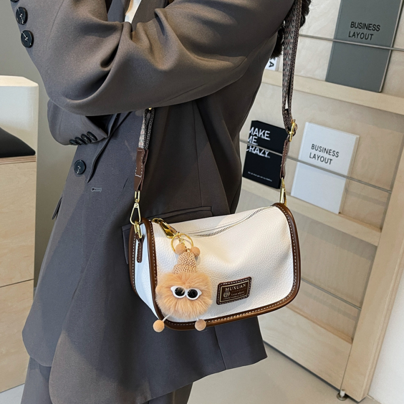 Torba Boston 2025, retro crossbody s širokim remenom, srednje veličine ženska torbica u obliku jastuka