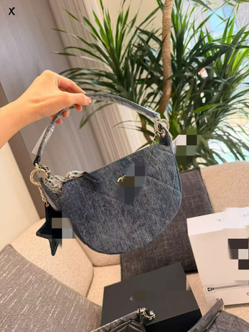 Ženska mini torbica s lancem preko ramena, kvadratnog oblika, quiltirana, moda 2025