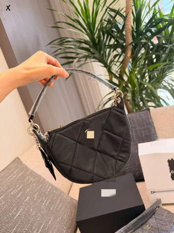 Ženska mini torbica s lancem preko ramena, kvadratnog oblika, quiltirana, moda 2025