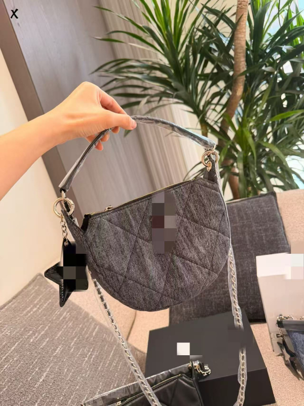 Ženska mini torbica s lancem preko ramena, kvadratnog oblika, quiltirana, moda 2025