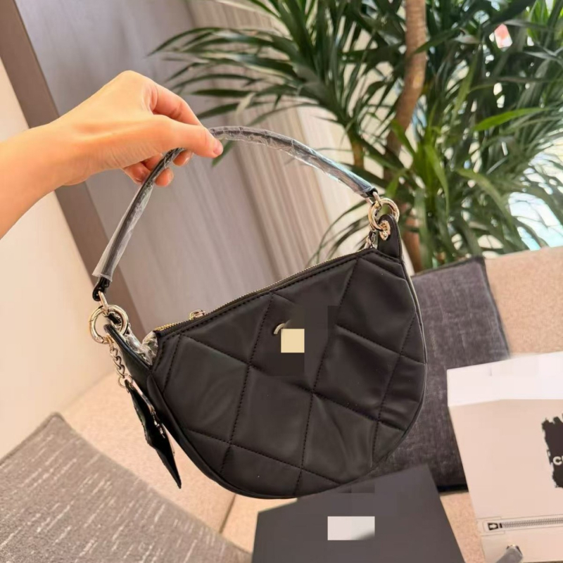 Ženska mini torbica s lancem preko ramena, kvadratnog oblika, quiltirana, moda 2025