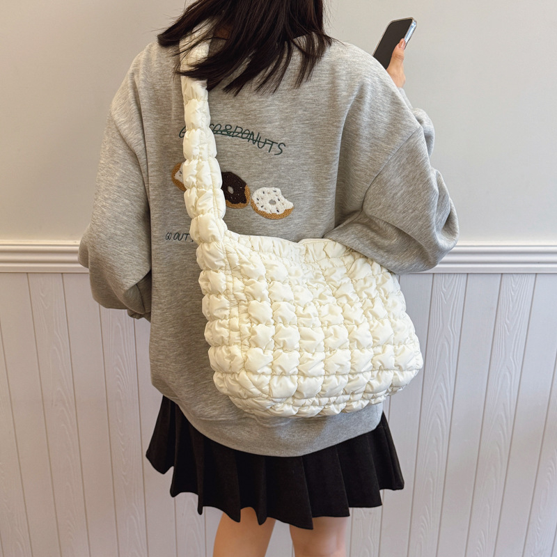Nova ženska torba s plisom u oblacima, velika kapaciteta, crossbody tote u korejskom casual stilu