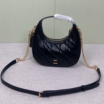 Carmen quilted mini torbica u obliku polumjeseca, s lancem i prstenom, preko ramena