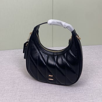 Carmen quilted mini torbica u obliku polumjeseca, s lancem i prstenom, preko ramena