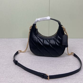 Carmen quilted mini torbica u obliku polumjeseca, s lancem i prstenom, preko ramena