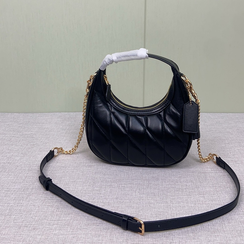 Carmen quilted mini torbica u obliku polumjeseca, s lancem i prstenom, preko ramena