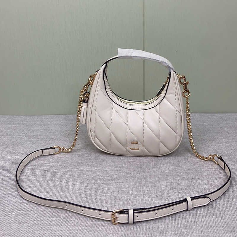 Carmen quilted mini torbica u obliku polumjeseca, s lancem i prstenom, preko ramena