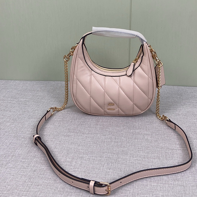 Carmen quilted mini torbica u obliku polumjeseca, s lancem i prstenom, preko ramena