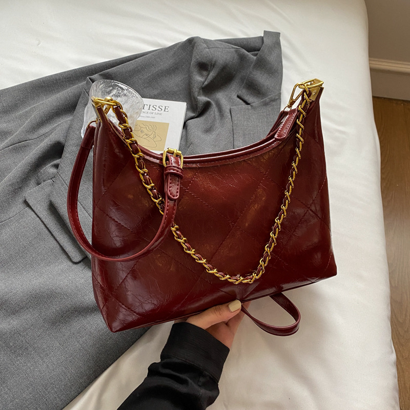 Ženska crossbody torba s dijamantnim šavom i lancem, novi model 2026, elegantna i svestrana za svakodnevnu upotrebu