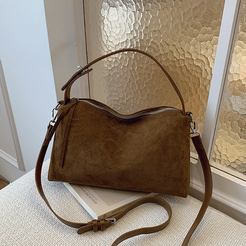 Ženska torbica od matirane biljno tanane kože, 2025 model, jesen–zima luksuz, Boston jastuk crossbody retro torba