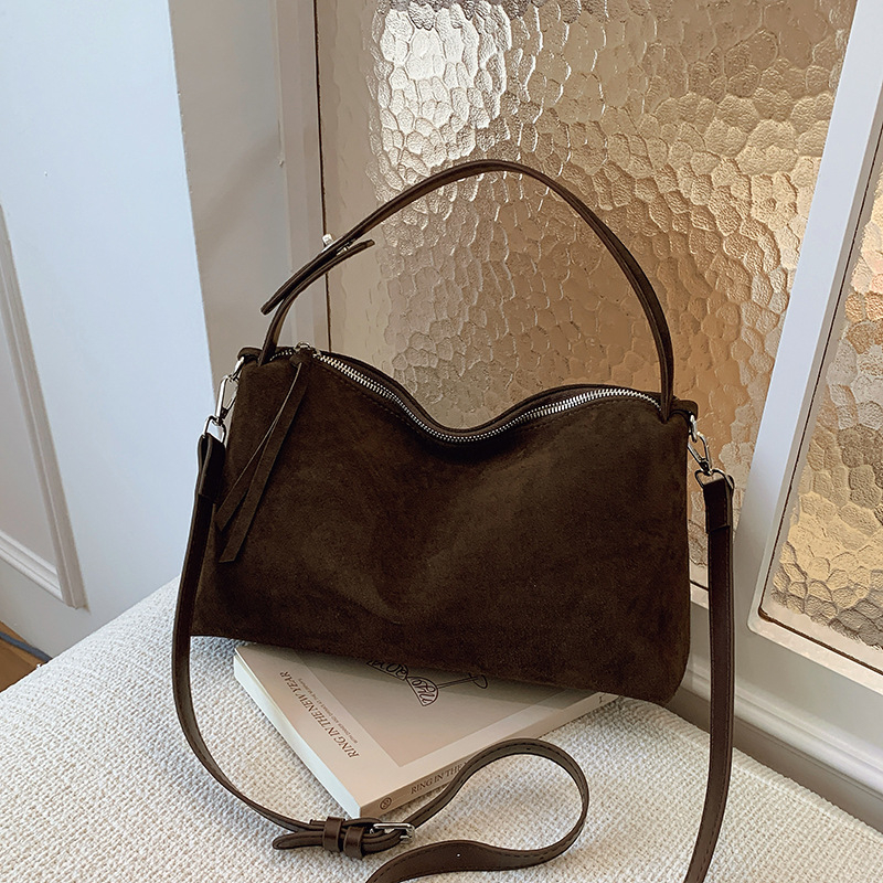 Ženska torbica od matirane biljno tanane kože, 2025 model, jesen–zima luksuz, Boston jastuk crossbody retro torba