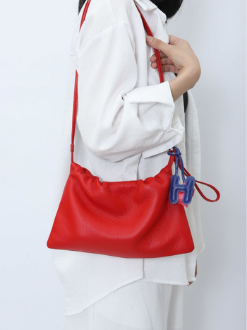 Crossbody mala torbica s dizajnom oblaka, koža prve klase, zatvaranje špagom, ženska kožna torba