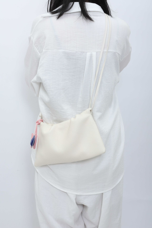 Crossbody mala torbica s dizajnom oblaka, koža prve klase, zatvaranje špagom, ženska kožna torba