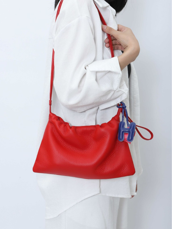 Crossbody mala torbica s dizajnom oblaka, koža prve klase, zatvaranje špagom, ženska kožna torba