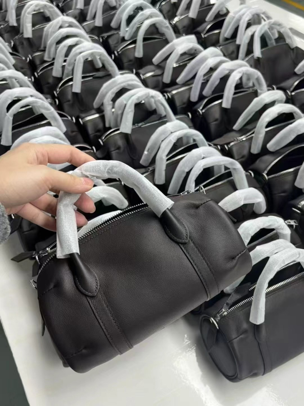 Ma's Mini Pillow Bag, vrhunska kravlja koža, Boston stil, kompaktna torba za rame i crossbody