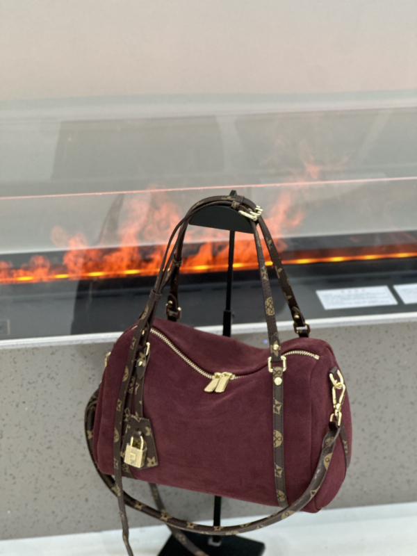 Westal Boston torba od matirane kravlje kože – vintage stil, moderan, srednje veličine, preko ramena i crossbody