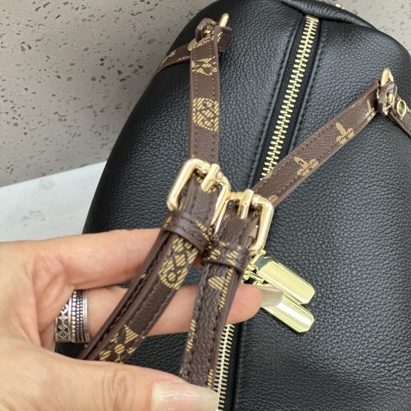 Westal Boston torba od matirane kravlje kože – vintage stil, moderan, srednje veličine, preko ramena i crossbody